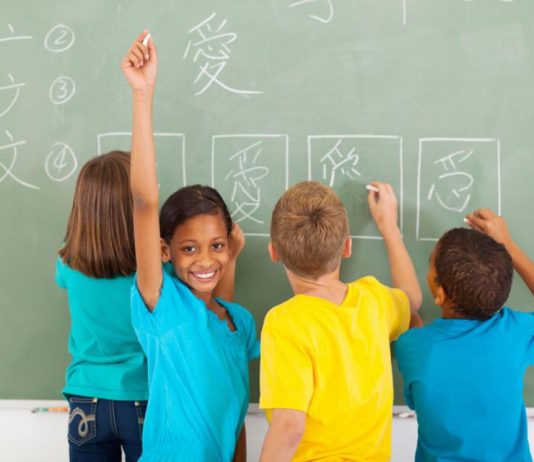 Manfaat Belajar Bahasa Asing untuk Kecerdasan Otak Anak