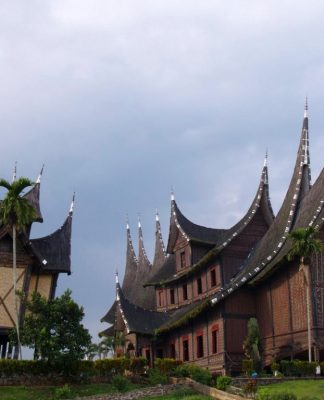 8 Tujuan Wisata Islami di Indonesia Yang Terbaik