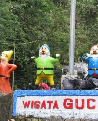 Destinasi Wisata Pemandian Air Panas Guci Tegal Jawa Tengah Indonesia