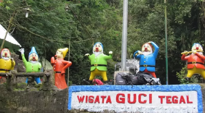 Destinasi Wisata Pemandian Air Panas Guci Tegal Jawa Tengah Indonesia